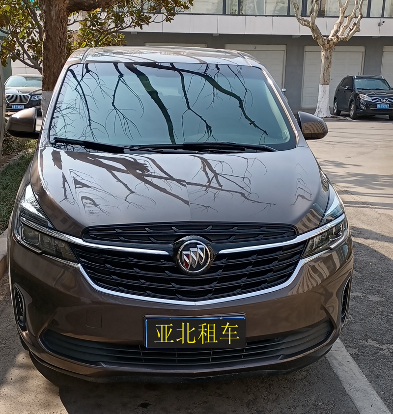 別克商務(wù)租車(chē)服務(wù)省工會(huì )組織的女工群體下基層表彰活動(dòng)